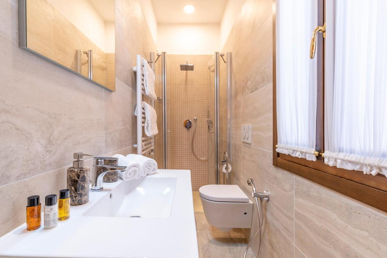 Residenza La Duchessa Deluxe Rooms Velence Kültér fotó