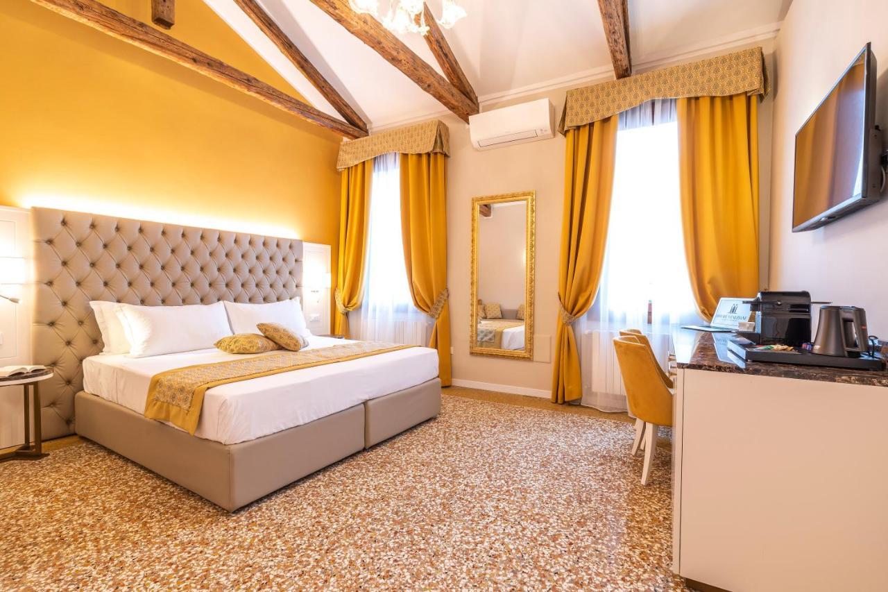 Residenza La Duchessa Deluxe Rooms Velence Kültér fotó