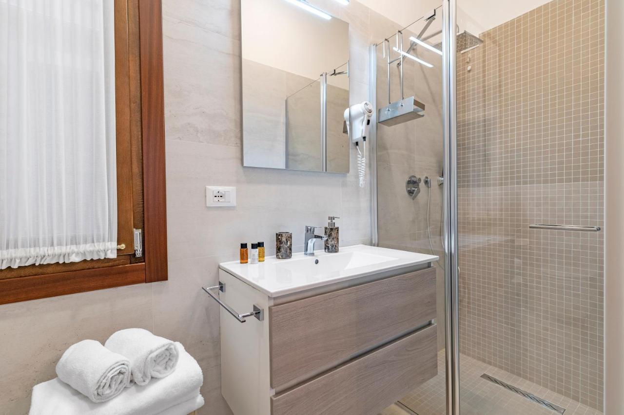 Residenza La Duchessa Deluxe Rooms Velence Kültér fotó