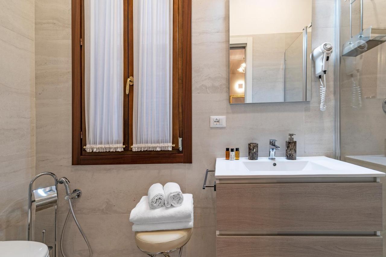 Residenza La Duchessa Deluxe Rooms Velence Kültér fotó