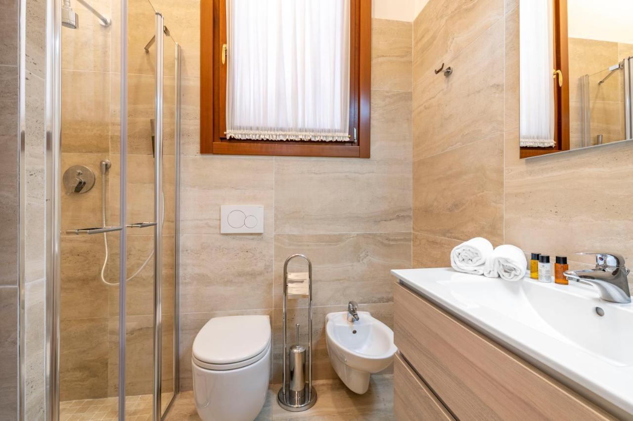 Residenza La Duchessa Deluxe Rooms Velence Kültér fotó